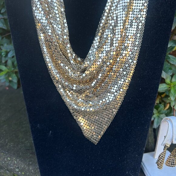 Whiting & Davis Vintage 70s Gold Tone Chain Mesh Necklace and Dangle Earrings - Picture 10 of 12